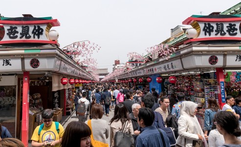 Nakamise shopping street