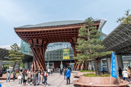 Arriving in Kanazawa, which has the best train station in the world!