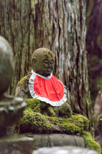 Walking to Okunoin